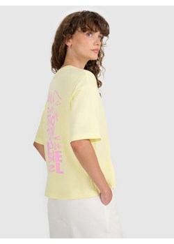 Damski t-shirt oversize z nadrukiem 4F 4FRSS25TTSHF2787 - żółty ze sklepu Sportstylestory.com w kategorii Bluzki damskie - zdjęcie 184754428
