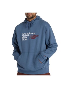 Bluza męska New Balance MT51954VTI - niebieska ze sklepu streetstyle24.pl w kategorii Bluzy męskie - zdjęcie 184758569