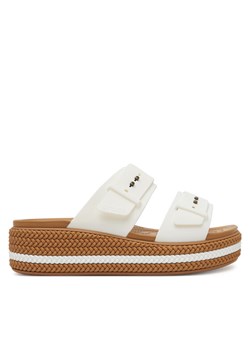 Klapki Crocs Brooklyn Woven Buckle 209978 Biały ze sklepu eobuwie.pl w kategorii Klapki damskie - zdjęcie 184761317