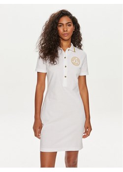Versace Jeans Couture Sukienka codzienna 76HAOT03 Biały Regular Fit ze sklepu MODIVO w kategorii Sukienki - zdjęcie 184762028
