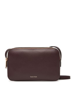 Torebka Calvin Klein Foil Logo Elongated Camera Bag LV04F3276G Bordowy ze sklepu eobuwie.pl w kategorii Listonoszki - zdjęcie 184767577