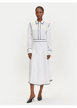 KARL LAGERFELD Sukienka koszulowa A3W13021 Écru Regular Fit ze sklepu MODIVO w kategorii Sukienki - zdjęcie 184768158