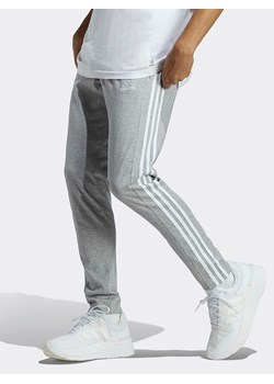 adidas Spodnie dresowe w kolorze jasnoszarym ze sklepu Limango Polska w kategorii Spodnie damskie - zdjęcie 184776305