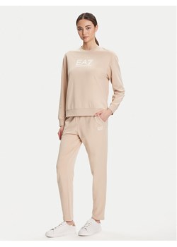 EA7 Emporio Armani Dres 7W000115 AF13135 U1046 Beżowy Regular Fit ze sklepu MODIVO w kategorii Dresy damskie - zdjęcie 184790257