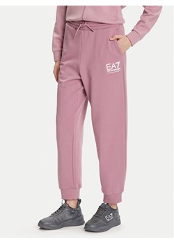 EA7 Emporio Armani Spodnie dresowe 7W000418 AF12473 UA272 Różowy Regular Fit ze sklepu MODIVO w kategorii Spodnie damskie - zdjęcie 184790286