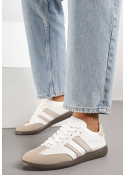 Beżowo-Białe Płaskie Sneakersy Ozdobione Paskami Glaria ze sklepu born2be.pl w kategorii Buty sportowe damskie - zdjęcie 184795688