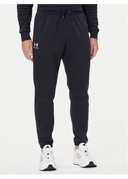 Under Armour Spodnie dresowe UA Essential Fleece Jogger 1373882 Czarny Regular Fit ze sklepu MODIVO w kategorii Spodnie męskie - zdjęcie 184797697
