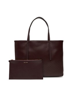 Calvin Klein Torebka Emblem Aop Small Tote LV04F3267G Bordowy ze sklepu MODIVO w kategorii Torby Shopper bag - zdjęcie 184797765