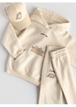Reserved - Bluza Pusheen z aplikacją 3D - beżowy ze sklepu Reserved w kategorii Bluzy chłopięce - zdjęcie 184798787