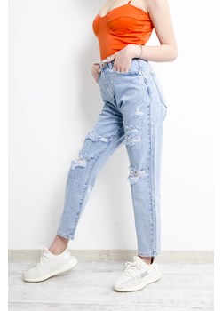 SPODNIE JEANSOWE MOM FIT Z DZIURAMI ze sklepu olika.com.pl w kategorii Jeansy damskie - zdjęcie 184809458