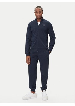 EA7 Emporio Armani Dres 7M000907 AF13512 UB102 Granatowy Regular Fit ze sklepu MODIVO w kategorii Dresy męskie - zdjęcie 184811779