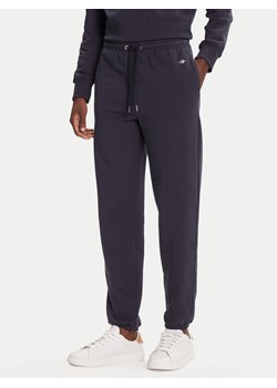 Gant Spodnie dresowe Shield 4200500 Granatowy Regular Fit ze sklepu MODIVO w kategorii Spodnie damskie - zdjęcie 184813518