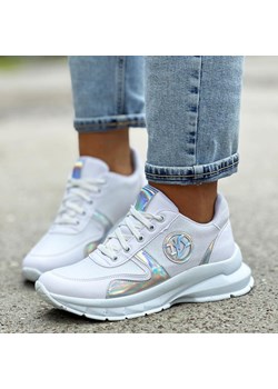 Białe sneakersy półbuty damskie Navy Dot 66001 ze sklepu suzana.pl w kategorii Buty sportowe damskie - zdjęcie 184838299