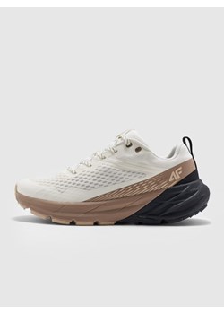 Męskie buty trekkingowe 4F SPEED HIKER 4FWMM00FOTSM036 - beżowe ze sklepu Sportstylestory.com w kategorii Buty trekkingowe męskie - zdjęcie 184839547