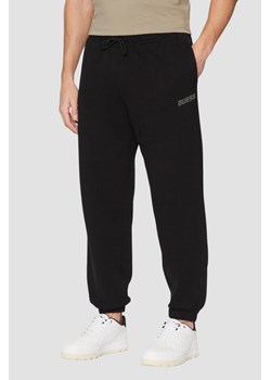 GUESS Czarne męskie spodnie dresowe Emis, Rozmiar S ze sklepu outfit.pl w kategorii Spodnie męskie - zdjęcie 184851807