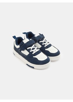 Sinsay - Sneakersy z imitacji skóry - granatowy ze sklepu Sinsay w kategorii Buty sportowe dziecięce - zdjęcie 184855877