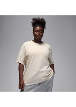T-shirt damski o fasonie typu girlfriend Jordan Essentials (duże rozmiary) - Brązowy ze sklepu Nike poland w kategorii Bluzki damskie - zdjęcie 184862728
