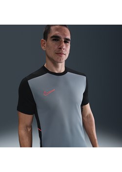Męska koszulka piłkarska z krótkim rękawem Dri-FIT Nike Academy - Szary ze sklepu Nike poland w kategorii T-shirty męskie - zdjęcie 184862758