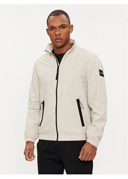 Calvin Klein Kurtka przejściowa K10K111441 Beżowy Regular Fit ze sklepu MODIVO w kategorii Kurtki męskie - zdjęcie 184874666