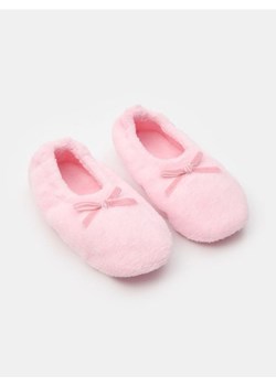 Sinsay - Pluszowe kapcie slip-on z kokardkami - różowy ze sklepu Sinsay w kategorii Kapcie dziecięce - zdjęcie 184876206