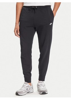 Nike Spodnie dresowe Club Fleece FN3801 Czarny Regular Fit ze sklepu MODIVO w kategorii Spodnie męskie - zdjęcie 184884378