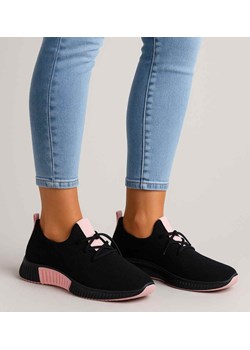 Wsuwane ażurowe czarno różowe buty sportowe /E4-2 17987 T281/ ze sklepu Pantofelek24.pl w kategorii Buty sportowe damskie - zdjęcie 184886488
