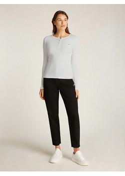 TOMMY JEANS Koszulka w kolorze białym ze sklepu Limango Polska w kategorii Bluzki damskie - zdjęcie 184892318