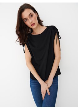 Mohito - T-shirt z bawełny - czarny ze sklepu Mohito w kategorii Bluzki damskie - zdjęcie 184893048