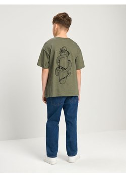 Sinsay - Koszulka z nadrukiem na plecach - khaki ze sklepu Sinsay w kategorii T-shirty chłopięce - zdjęcie 184904177