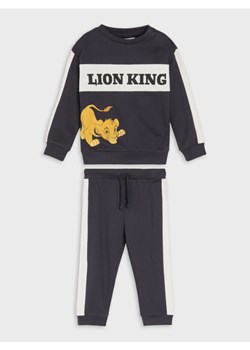 Sinsay - Komplet dzianinowy The Lion King - szary - id: 602EM-90X - marki Sinsay - 184904829 Sinsay - Komplet dzianinowy The Lion King - szary ze sklepu Sinsay w kategorii Odzież dla niemowląt - zdjęcie 184904829