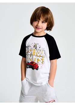Sinsay - Koszulka Hot Wheels - biały ze sklepu Sinsay w kategorii T-shirty chłopięce - zdjęcie 184905147