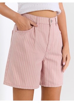 Sinsay - Szorty jeansowe high waist w paski - różowy ze sklepu Sinsay w kategorii Szorty - zdjęcie 184915657