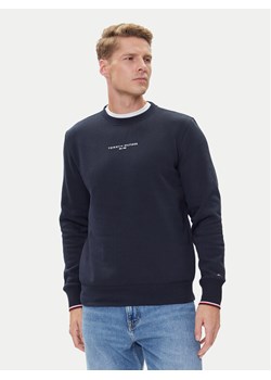 Tommy Hilfiger Bluza Small Logo MW0MW37471 Granatowy Regular Fit ze sklepu MODIVO w kategorii Bluzy męskie - zdjęcie 184920967