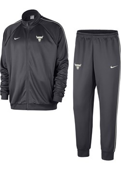 Dres męski NBA Nike Chicago Bulls Club Courtside - Szary ze sklepu Nike poland w kategorii Dresy męskie - zdjęcie 184925408