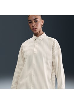 Damska oversizowa koszula zapinana na guziki w paski Nike Sportswear Chill Poplin - Szary ze sklepu Nike poland w kategorii Koszule damskie - zdjęcie 184925419