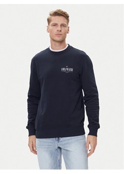 Tommy Hilfiger Bluza Stacked MW0MW39376 Granatowy Regular Fit ze sklepu MODIVO w kategorii Bluzy męskie - zdjęcie 184928077