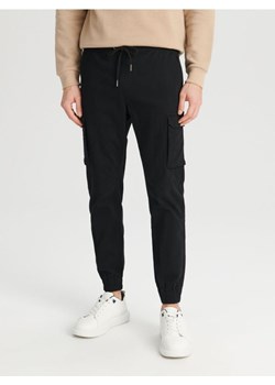 Sinsay - Spodnie jogger - czarny - id: 0824J-99X - marki Sinsay - 184934237 Sinsay - Spodnie jogger - czarny ze sklepu Sinsay w kategorii Spodnie męskie - zdjęcie 184934237