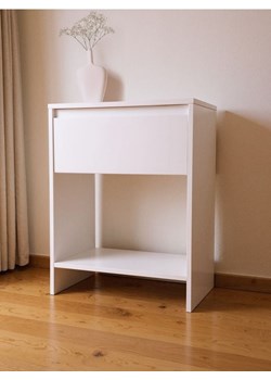 Sinsay - Stolik z szufladą i półką - biały - id: 610FX-00X - marki Sinsay - 184934485 Sinsay - Stolik z szufladą i półką - biały ze sklepu Sinsay w kategorii Stoliki i szafki nocne - zdjęcie 184934485