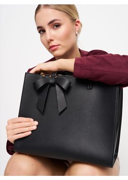 Sinsay - Torebka shopper z brelokiem w kształcie kokardy - czarny - id: 662EK-99X - marki Sinsay - 184934535 Sinsay - Torebka shopper z brelokiem w kształcie kokardy - czarny ze sklepu Sinsay w kategorii Torby Shopper bag - zdjęcie 184934535