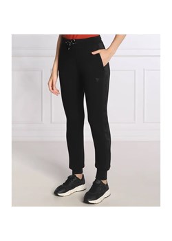 GUESS ACTIVE Spodnie dresowe ALLIE | Regular Fit ze sklepu Gomez Fashion Store w kategorii Spodnie damskie - zdjęcie 184947349