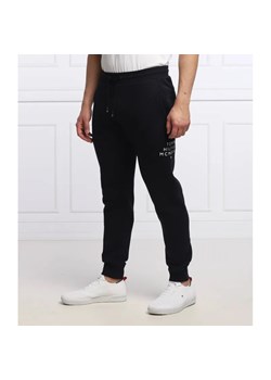 Tommy Hilfiger Spodnie dresowe | Regular Fit ze sklepu Gomez Fashion Store w kategorii Spodnie męskie - zdjęcie 184947457