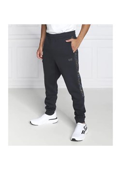 EA7 Spodnie dresowe | Regular Fit ze sklepu Gomez Fashion Store w kategorii Spodnie męskie - zdjęcie 184947667