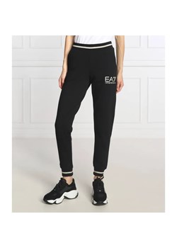 EA7 Spodnie dresowe | Regular Fit ze sklepu Gomez Fashion Store w kategorii Spodnie damskie - zdjęcie 184947705