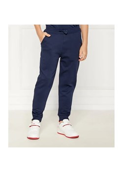 Guess Spodnie dresowe | Regular Fit ze sklepu Gomez Fashion Store w kategorii Spodnie męskie - zdjęcie 184947867