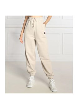 Tommy Jeans Spodnie dresowe | Relaxed fit ze sklepu Gomez Fashion Store w kategorii Spodnie damskie - zdjęcie 184947988