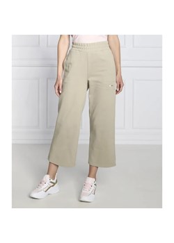 Tommy Hilfiger Spodnie dresowe | flare fit ze sklepu Gomez Fashion Store w kategorii Spodnie damskie - zdjęcie 184948327