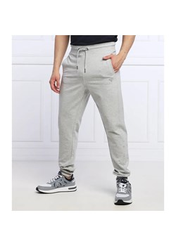 GUESS Spodnie dresowe Adam | Relaxed fit ze sklepu Gomez Fashion Store w kategorii Spodnie męskie - zdjęcie 184948407