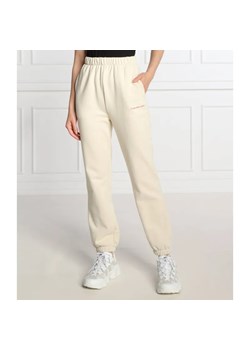 Calvin Klein Jeans Spodnie dresowe | Regular Fit ze sklepu Gomez Fashion Store w kategorii Spodnie damskie - zdjęcie 184948479