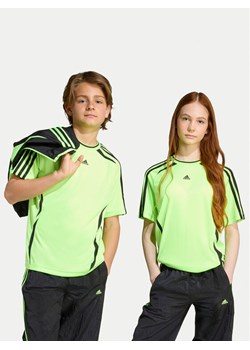 adidas T-Shirt Teamgeist JY6318 Zielony Loose Fit ze sklepu MODIVO w kategorii T-shirty chłopięce - zdjęcie 184950189