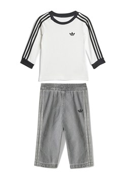 adidas Komplet bluzka i spodnie Denim JW5312 Biały Regular Fit ze sklepu MODIVO w kategorii Komplety niemowlęce - zdjęcie 184957436